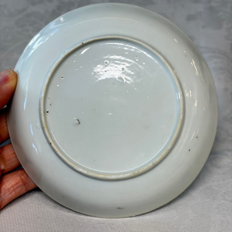 Three sets of Chinese export famille rose and grisaille 'European Subject' tea bowls and saucers - 图27