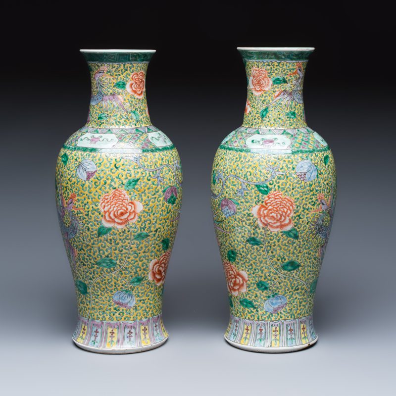 A pair of Chinese famille verte 'Phoenixes among Peonies' vases - 图5