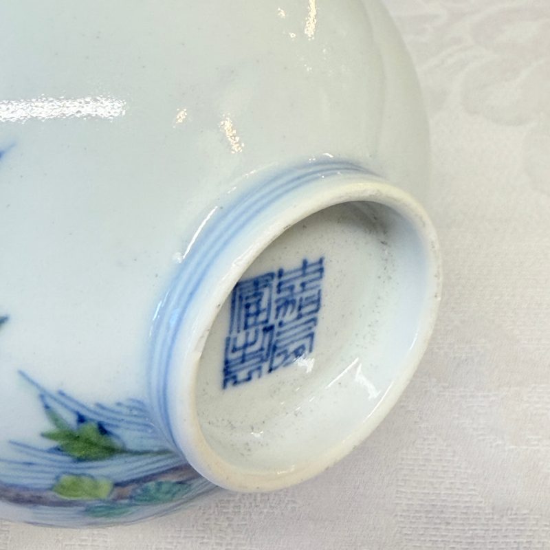 A pair of Chinese doucai bowls with floral design - 图20
