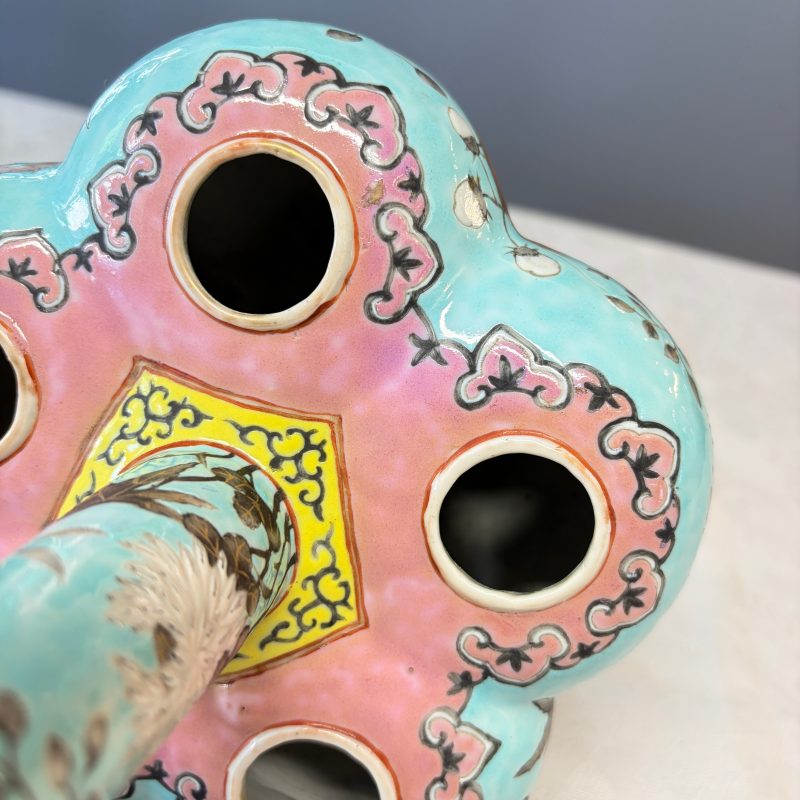A Chinese famille rose turquoise-ground Dayazhai-style 'Dragons' vase - 图14