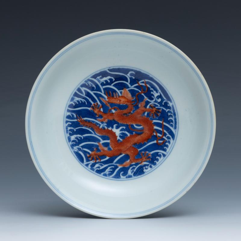 A pair of iron-red and underglaze-blue-decorated 'dragon' dishes, Daoguang mark and of the period (1821-1850) - 图5