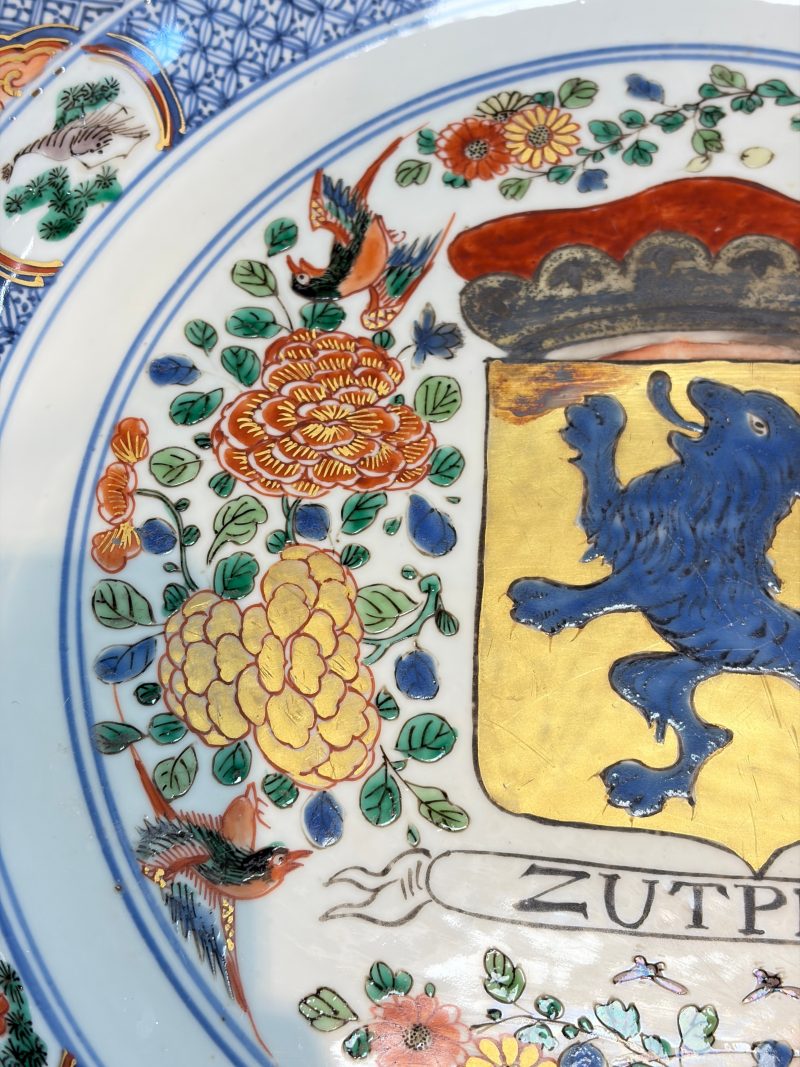 A large Chinese famille verte armorial 'Provinces' dish with the arms of Zutphen - 图11