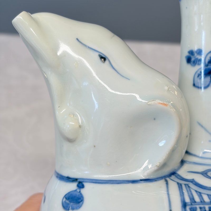 A Chinese blue and white 'Elephant' kendi - 图18