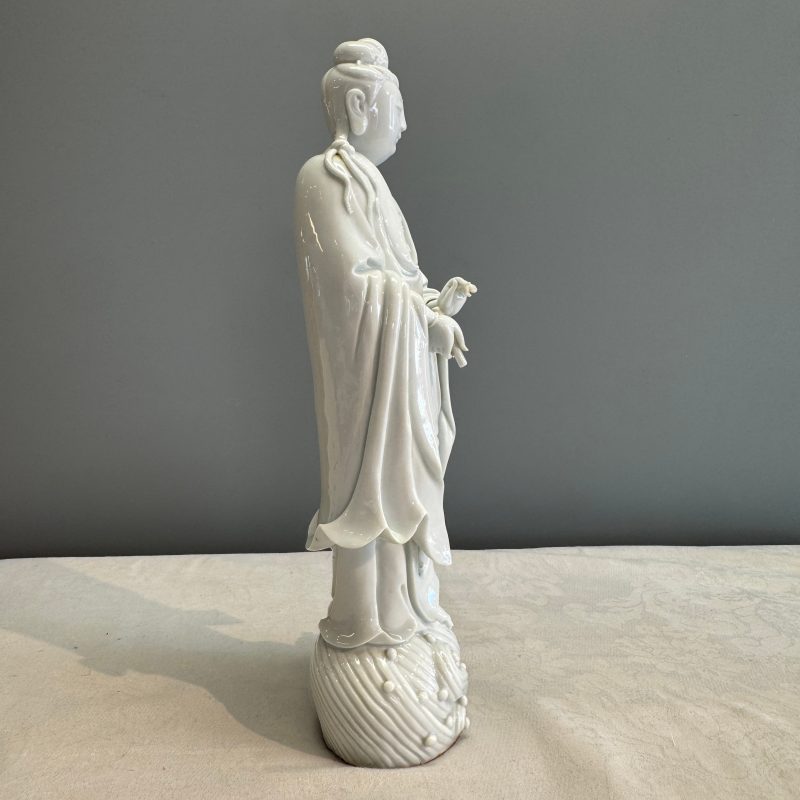 A Chinese Dehua blanc de Chine figure of Guanyin - 图13