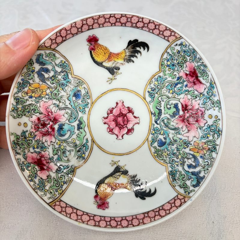 A pair of fine Chinese famille rose 'Rooster' tea bowls and saucers - 图22