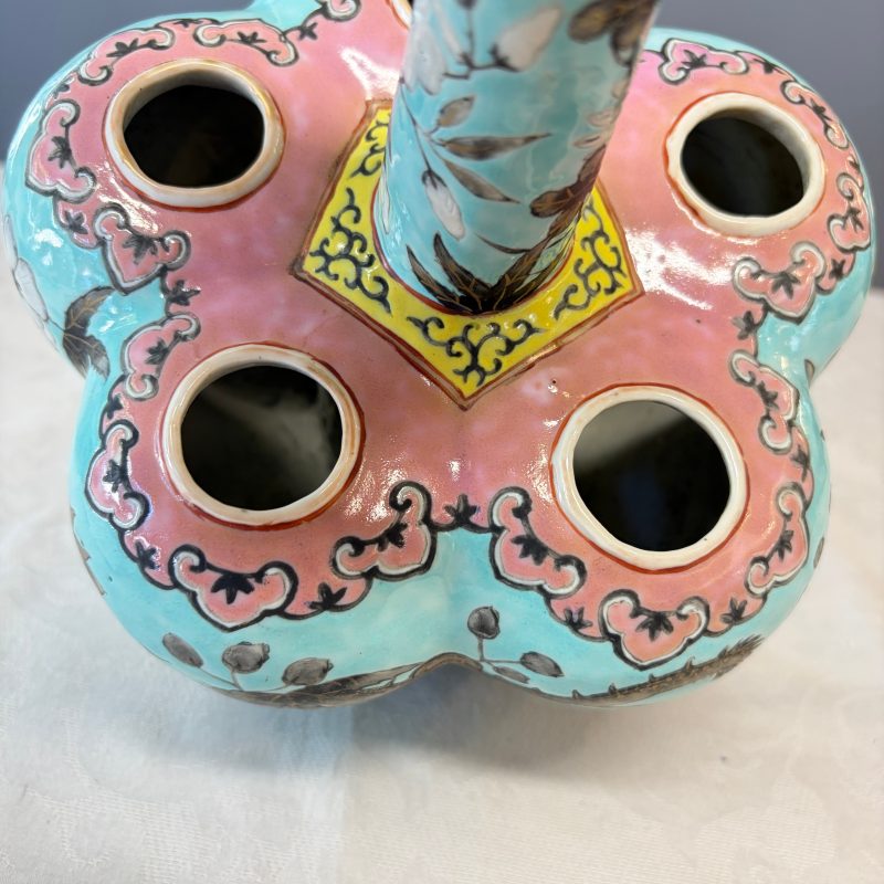 A Chinese famille rose turquoise-ground Dayazhai-style 'Dragons' vase - 图15