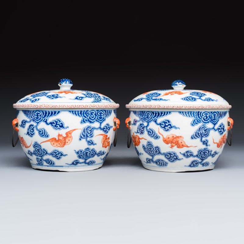 洪福齊天 | A pair of Chinese blue, white and iron-red 'Hong Fu Qi Tian 洪福齊天' warming bowls and covers - 图2