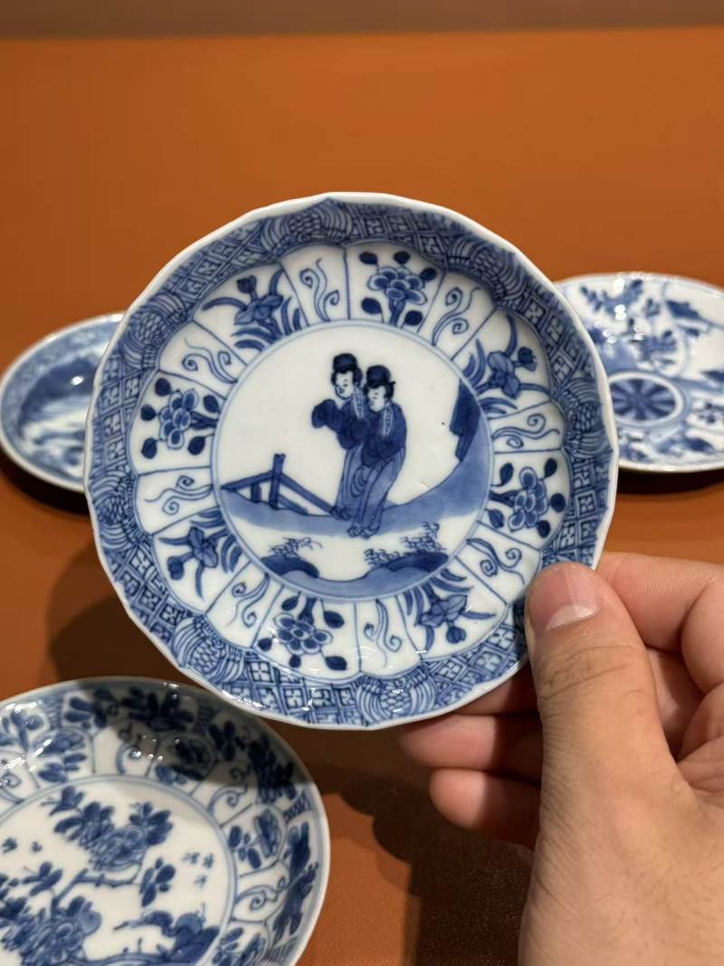 清康熙 青花人物花卉纹盘四只 - 图6