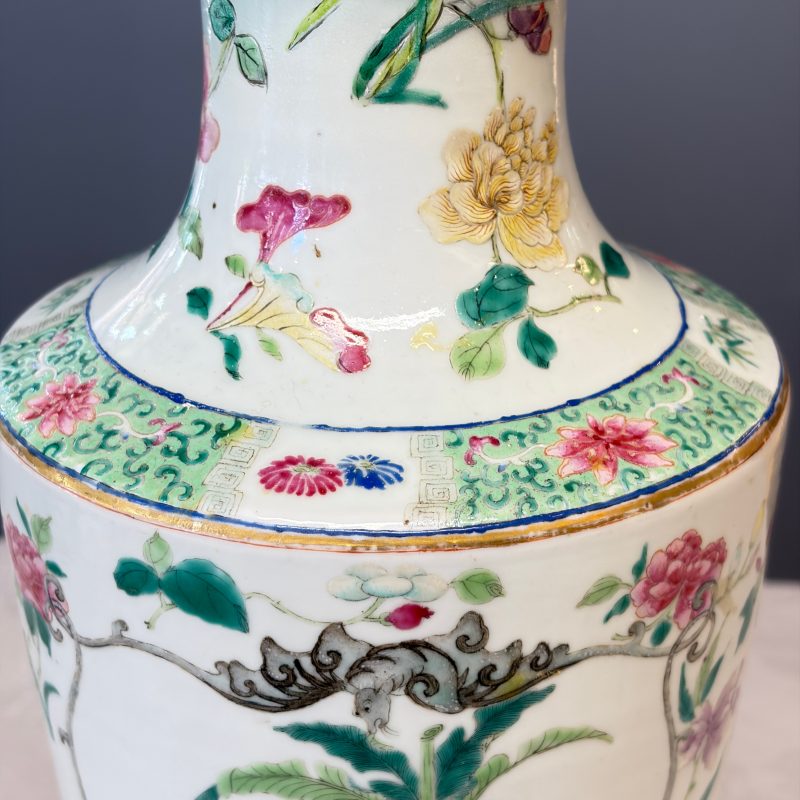 A pair of Chinese famille rose 'Court Lady in a Garden Setting' vases - 图30