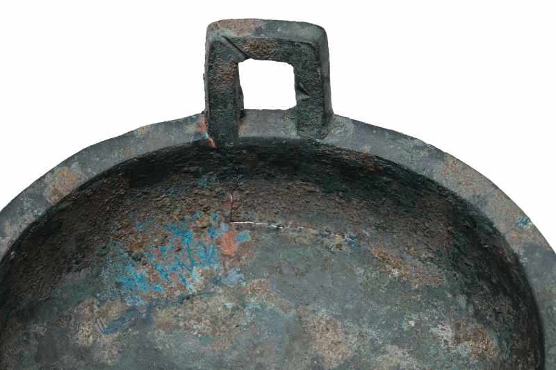 An archaic inscribed bronze footed ritual tripod cauldron, Ding - 图9