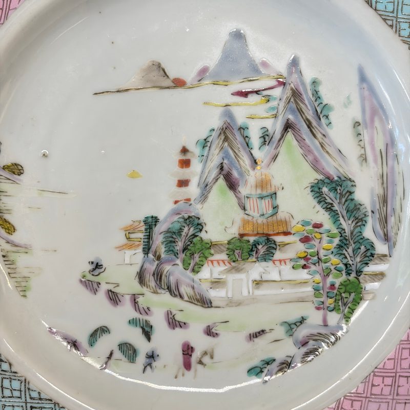 A collection of 13 Chinese famille rose 'Landscape' plates and dishes - 图48
