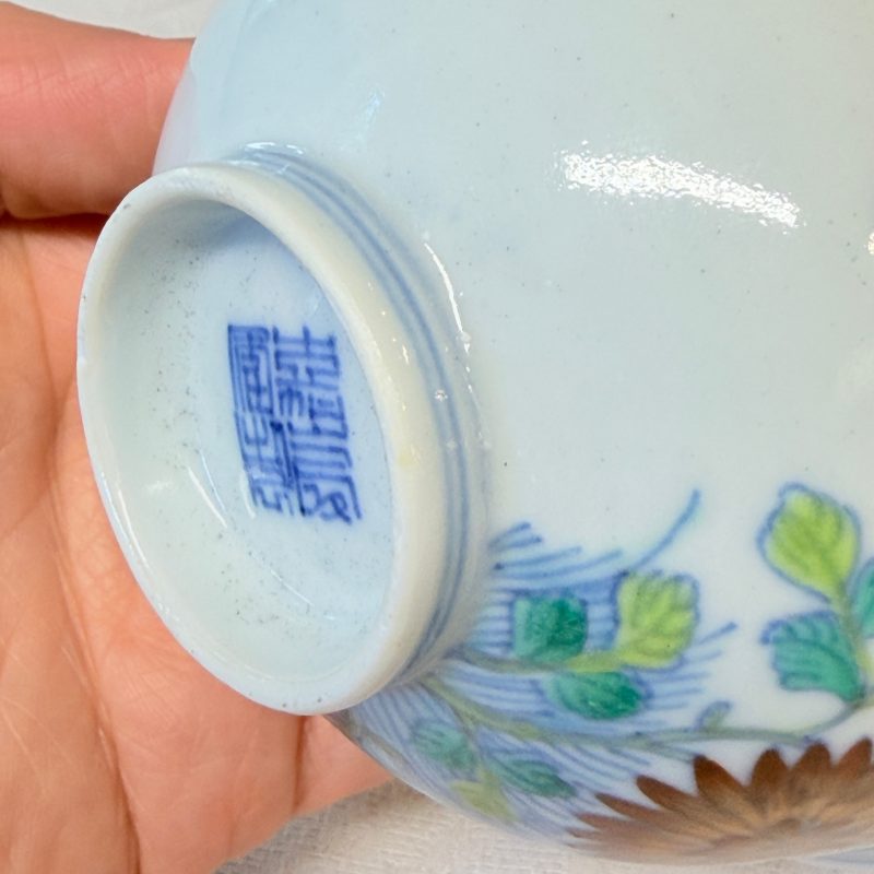 A pair of Chinese doucai bowls with floral design - 图21