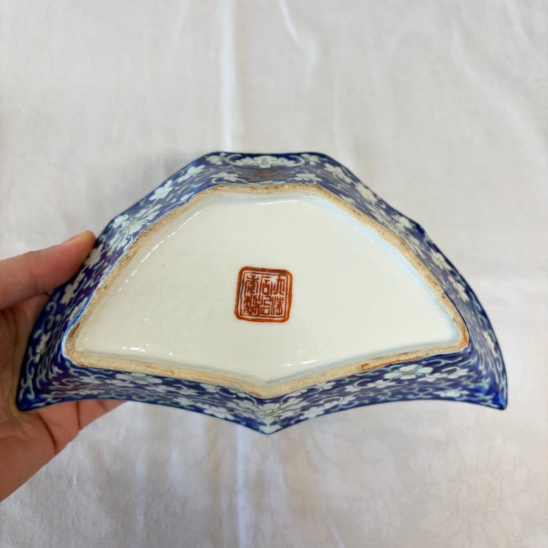 A Chinese polychrome-enamelled nine-piece sweetmeat set in a gilt-lacquered box - 图59