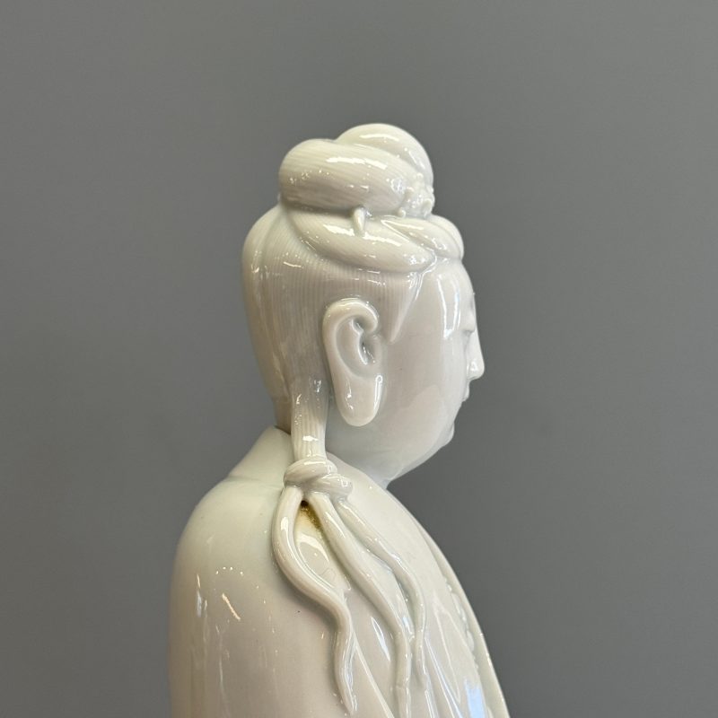 A Chinese Dehua blanc de Chine figure of Guanyin - 图14