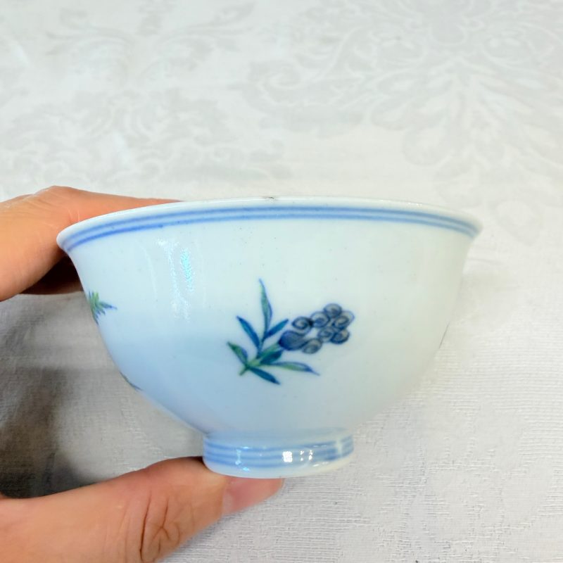 A pair of Chinese doucai bowls with floral design - 图24