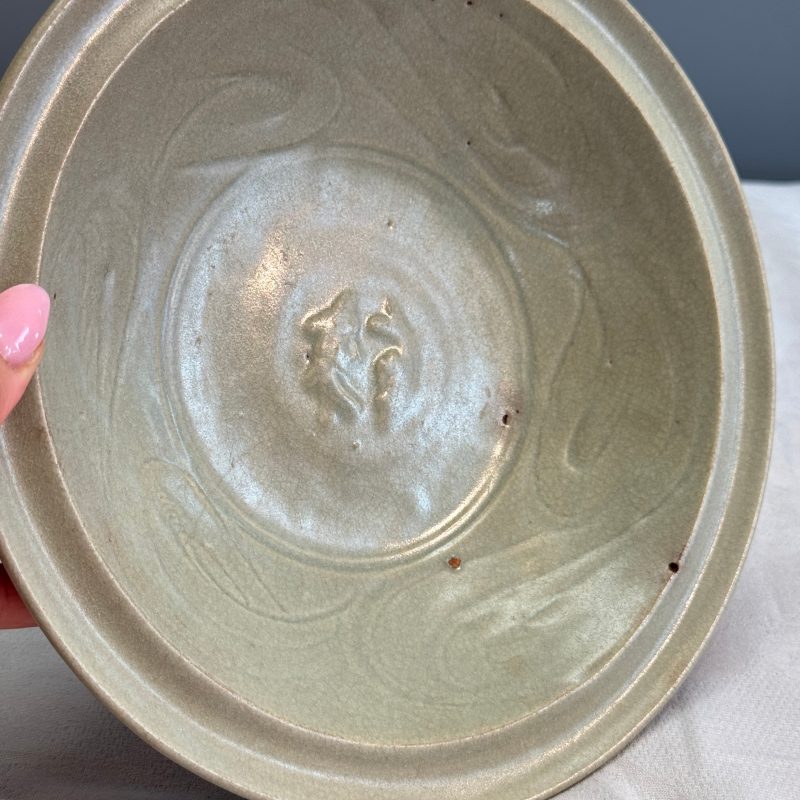 Two Chinese qingbai plates and a Longquan celadon plate - 图13