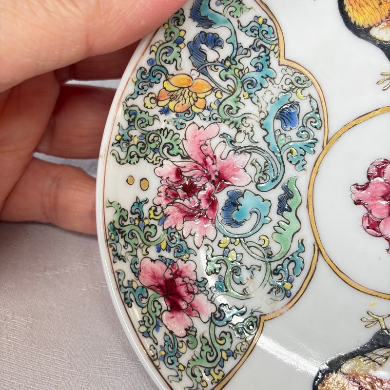 A pair of fine Chinese famille rose 'Rooster' tea bowls and saucers - 图23