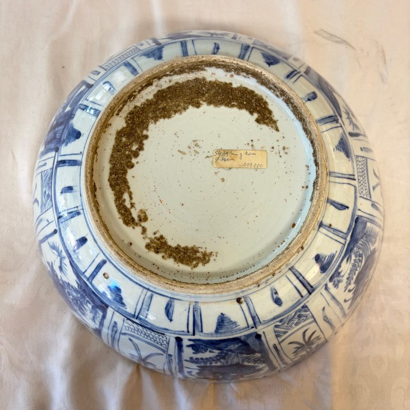 A large Chinese 'Kraak' blue and white 'Mountainous Landscape' bowl - 图22