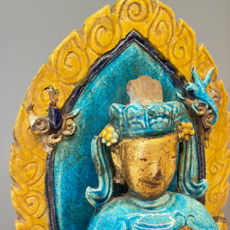 A Chinese gilt-decorated Fahua-glazed stoneware 'Bodhisattva with Attendants' group - 图10