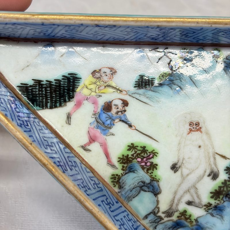A Chinese famille rose 'Foreigners Hunting' six-piece sweetmeat set on a wooden tray - 图26