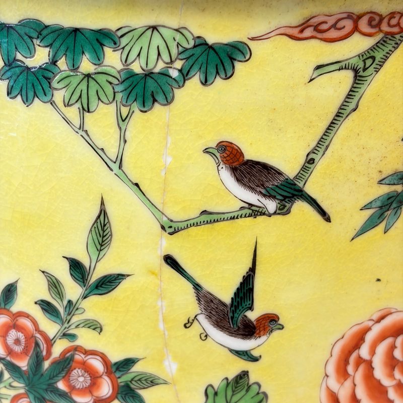 A Chinese famille verte yellow-ground 'Birds among Flowering Branches' jardinière - 图18