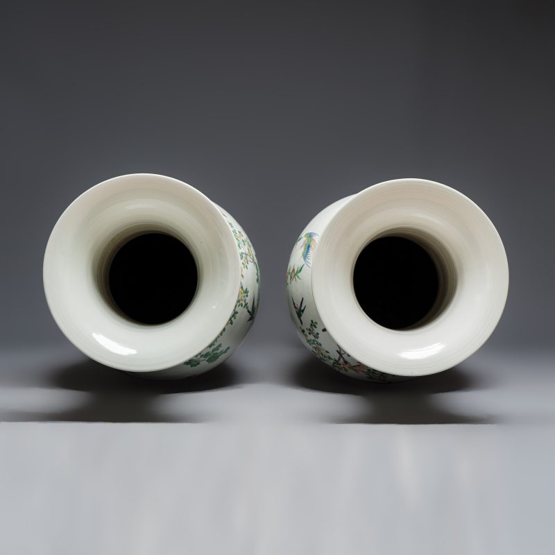 A massive pair of Chinese famille verte 'Phoenixes and Birds' vases - 图6