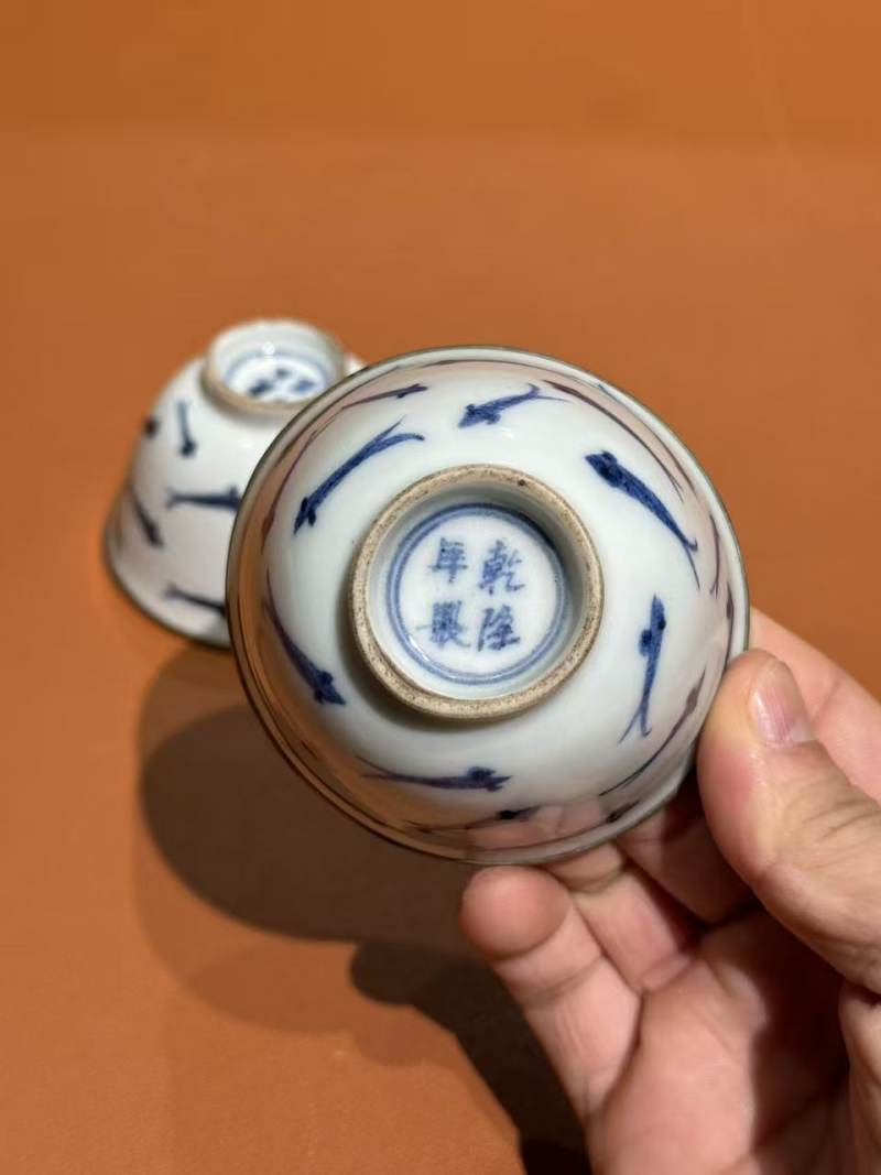 清晚期 青花鱼纹杯一对 - 图9