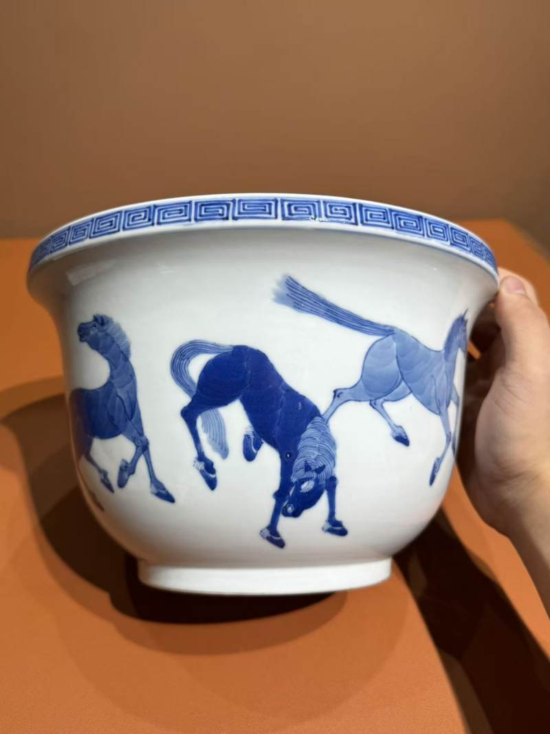 清晚期 青花骏马图花盆 - 图3
