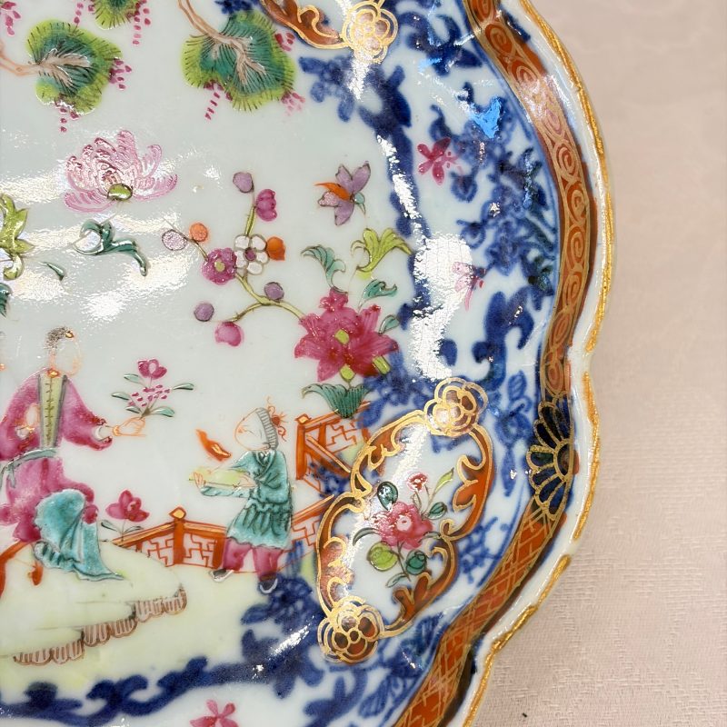 A pair of Chinese famille rose leaf-shaped saucers with figural design - 图20