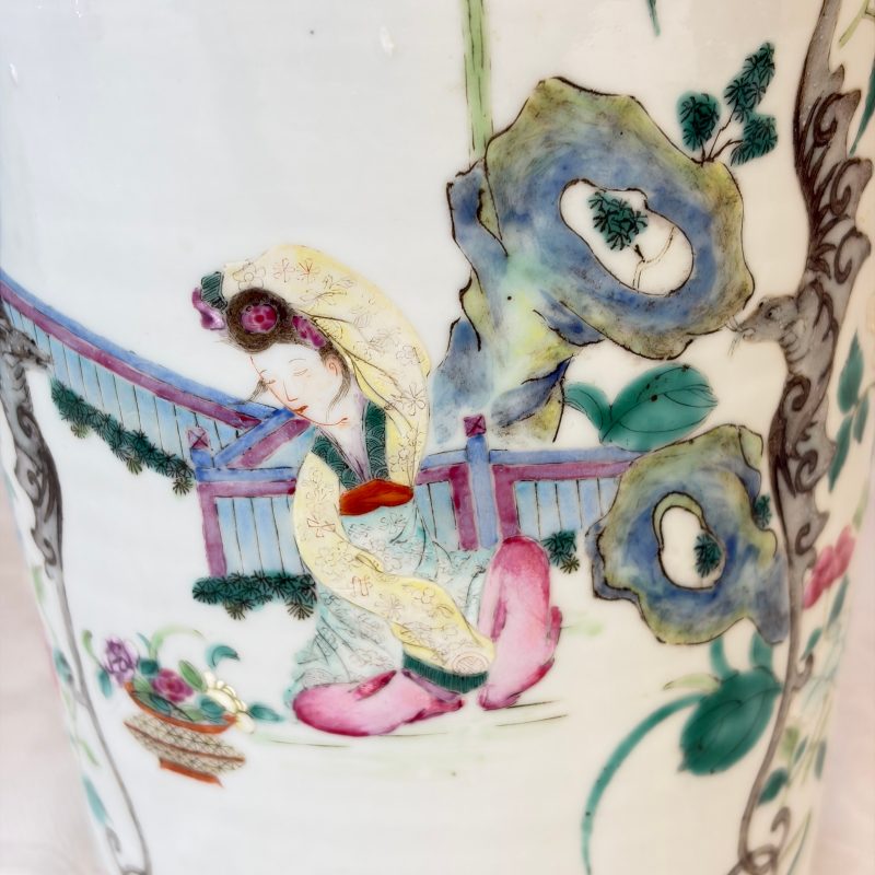 A pair of Chinese famille rose 'Court Lady in a Garden Setting' vases - 图32