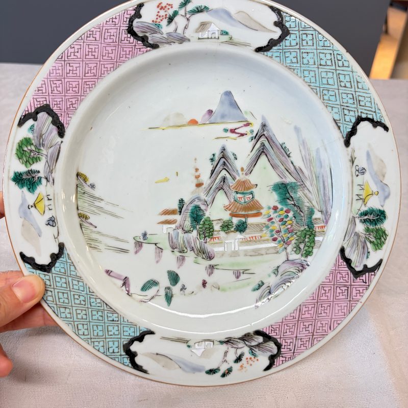 A collection of 13 Chinese famille rose 'Landscape' plates and dishes - 图51