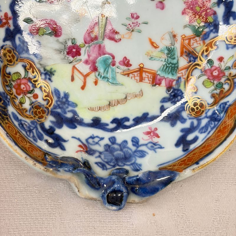 A pair of Chinese famille rose leaf-shaped saucers with figural design - 图21