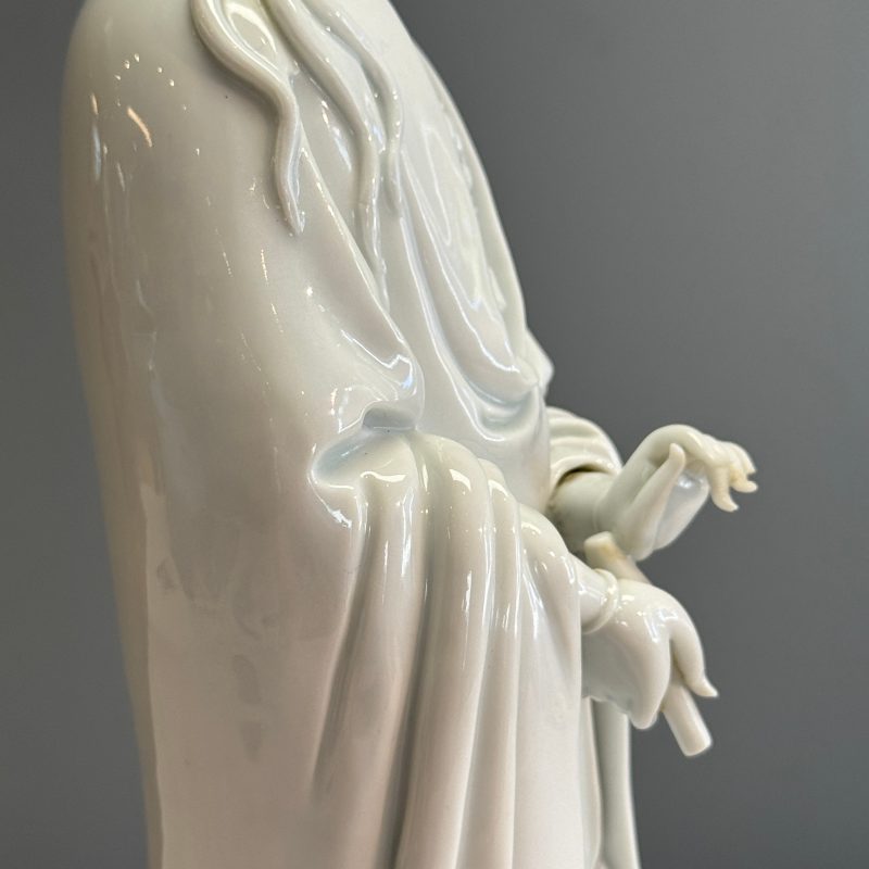 A Chinese Dehua blanc de Chine figure of Guanyin - 图15
