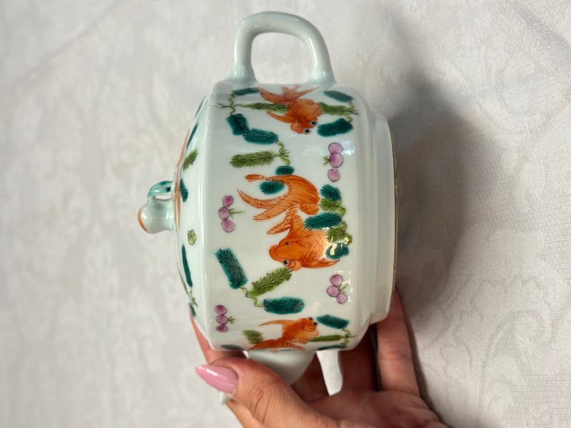 Four Chinese famille rose wares - 图24