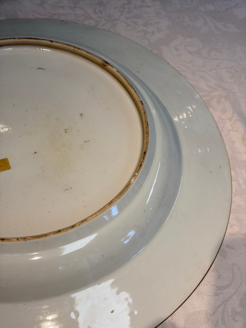 A large Chinese famille verte armorial 'Provinces' dish with the arms of Zutphen - 图17