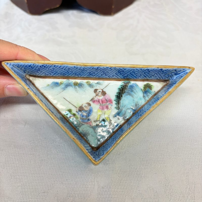 A Chinese famille rose 'Foreigners Hunting' six-piece sweetmeat set on a wooden tray - 图29