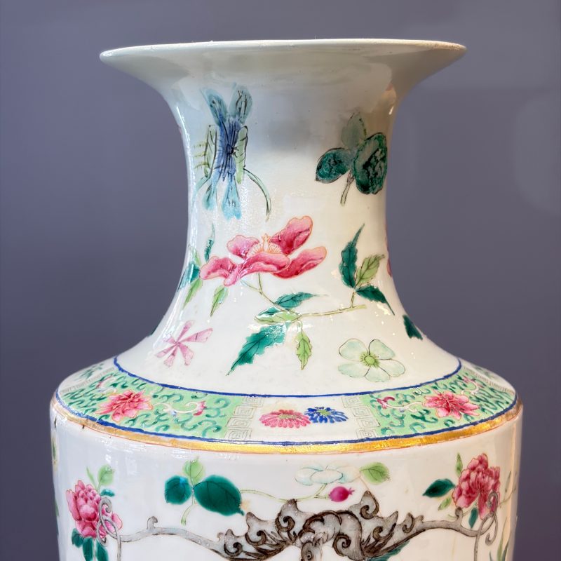A pair of Chinese famille rose 'Court Lady in a Garden Setting' vases - 图36