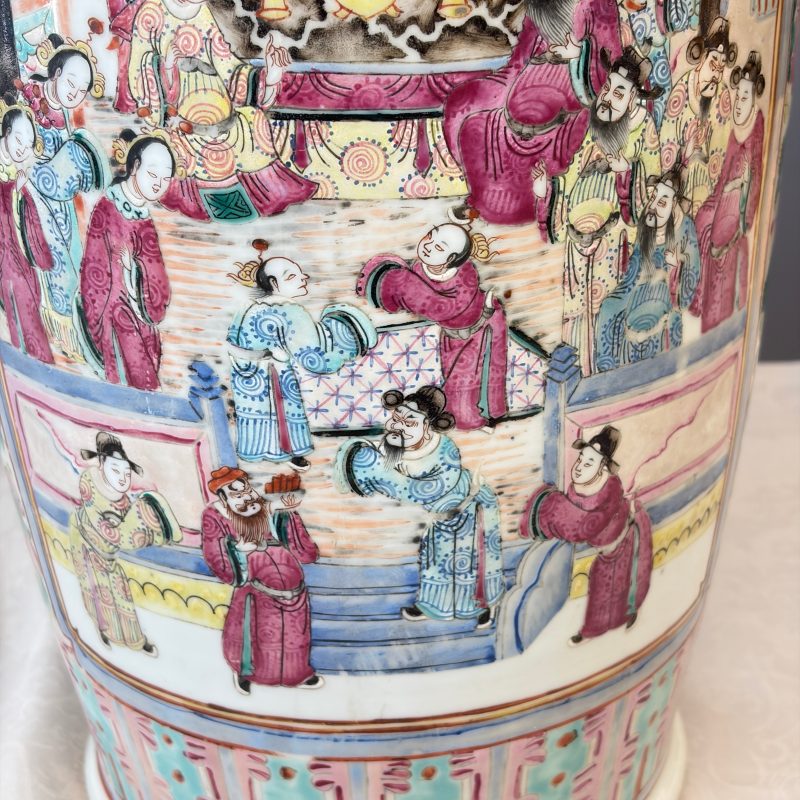 A Chinese famille rose vase with narrative design - 图15
