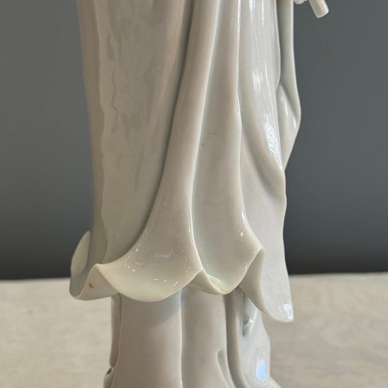 A Chinese Dehua blanc de Chine figure of Guanyin - 图16
