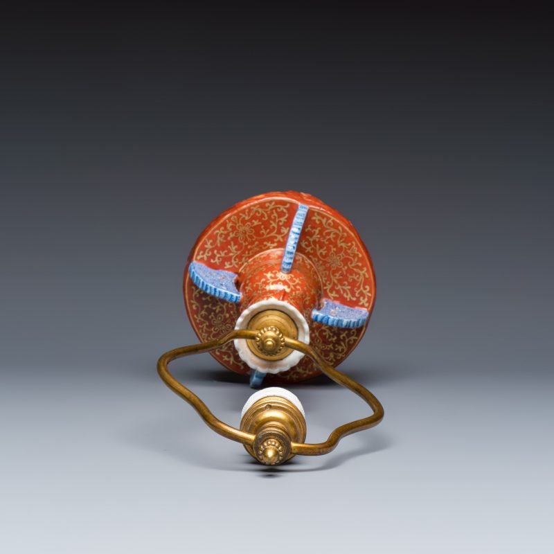 A Chinese famille rose stand, later mounted as lamp - 图6