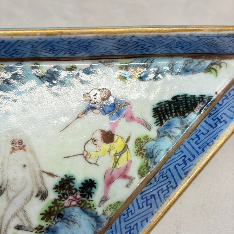 A Chinese famille rose 'Foreigners Hunting' six-piece sweetmeat set on a wooden tray - 图27
