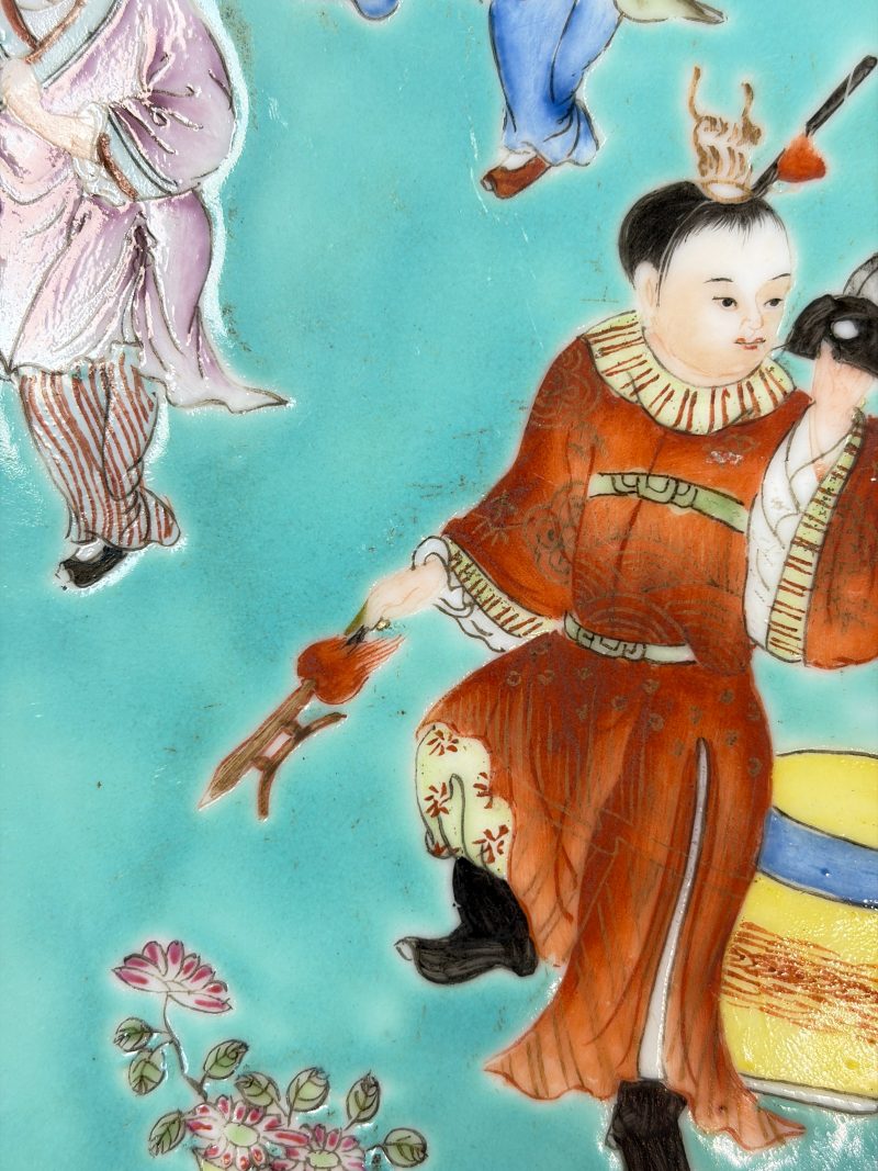 A Chinese famille rose turquoise-ground 'Playing Boys' plate - 图8