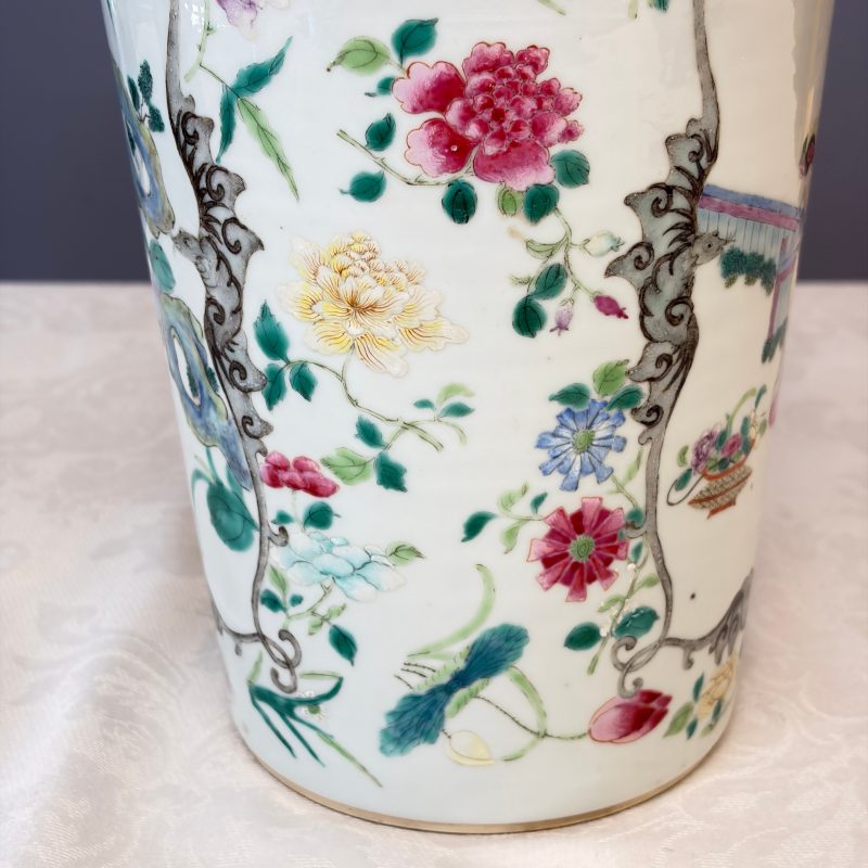 A pair of Chinese famille rose 'Court Lady in a Garden Setting' vases - 图35