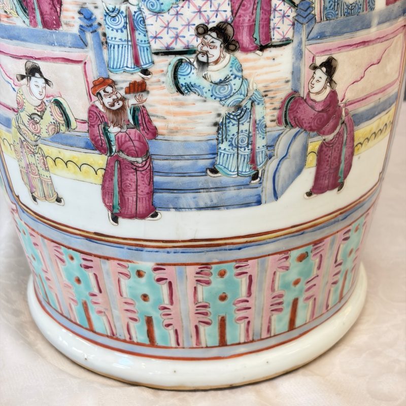 A Chinese famille rose vase with narrative design - 图16