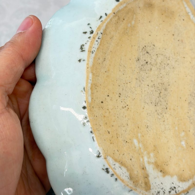 A pair of Chinese famille rose leaf-shaped saucers with figural design - 图24