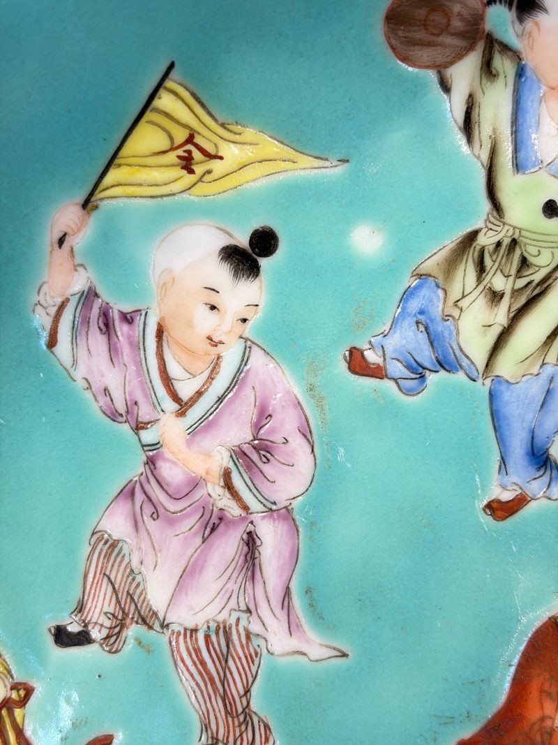 A Chinese famille rose turquoise-ground 'Playing Boys' plate - 图9
