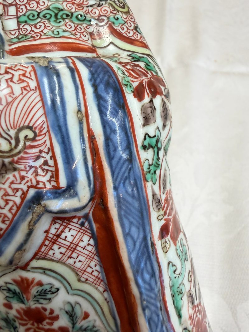 A rare Chinese wucai figure of a dignitary - 图23