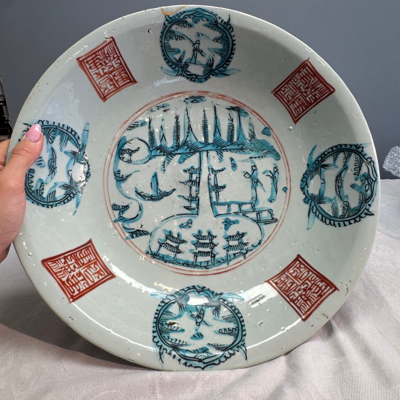 A Chinese Swatow turquoise-enamelled iron-red-decorated 'Split Pagoda' dish - 图3
