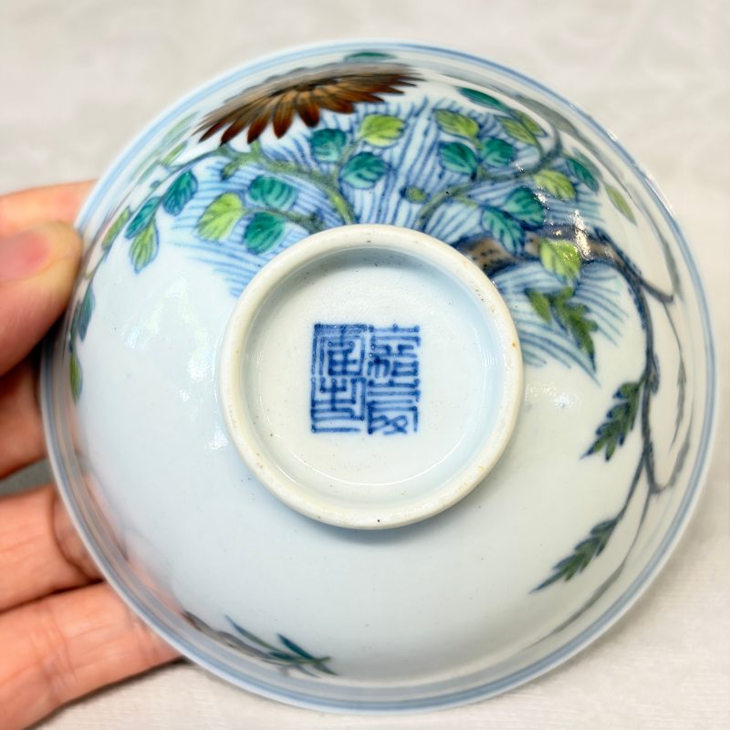 A pair of Chinese doucai bowls with floral design - 图29