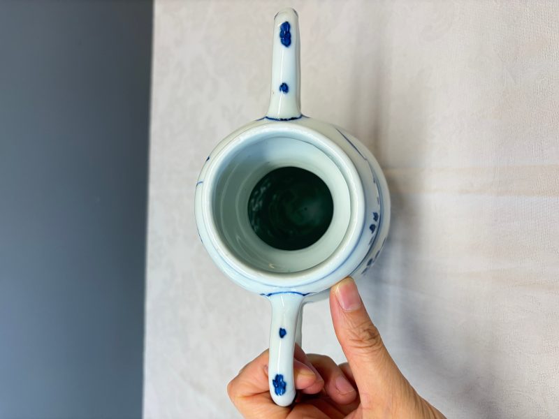 A Chinese blue and white double-handled vase with floral design - 图16